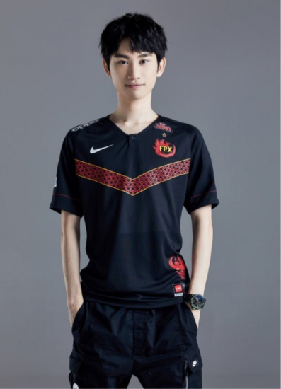 LPL冬季转会期风云变幻FPX宣布退出Viper争夺战加剧